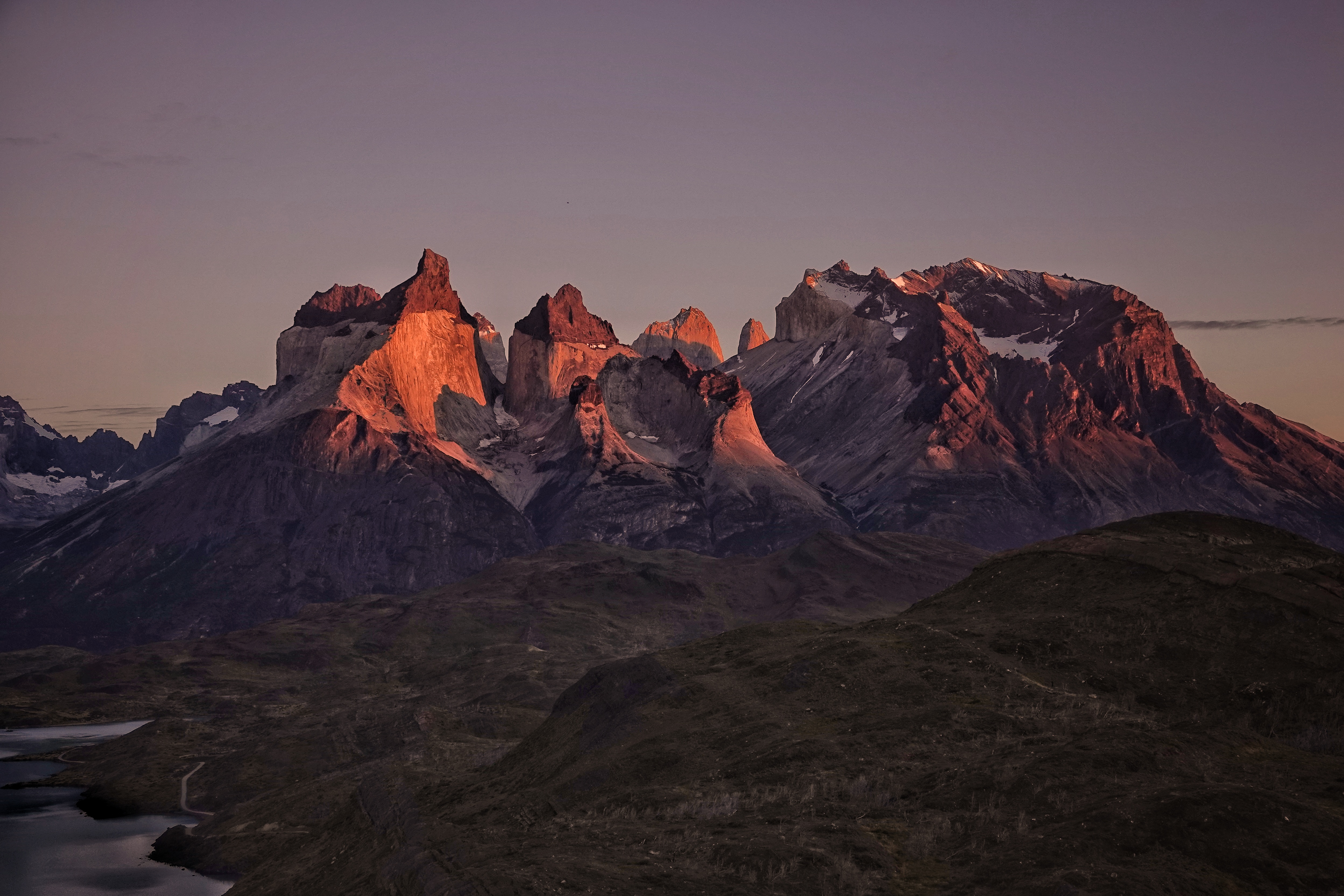 Montagnes éclairées au matin